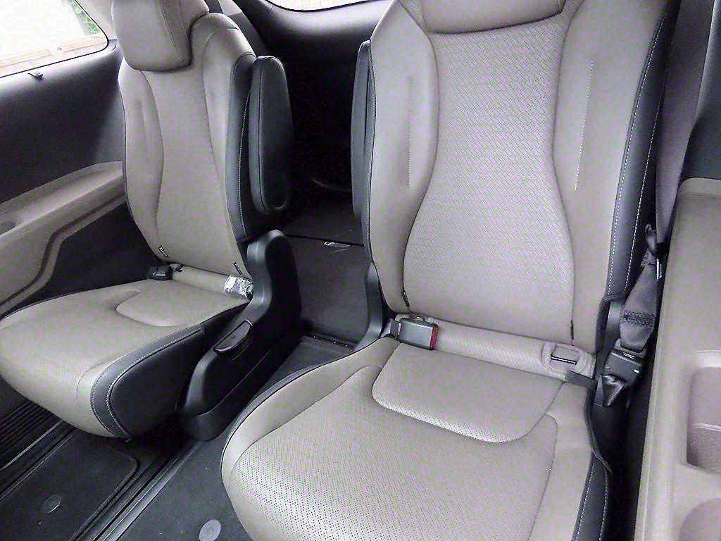 KIA Carnival - Vista 7