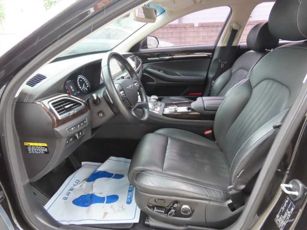 Genesis G90 - Vista 6