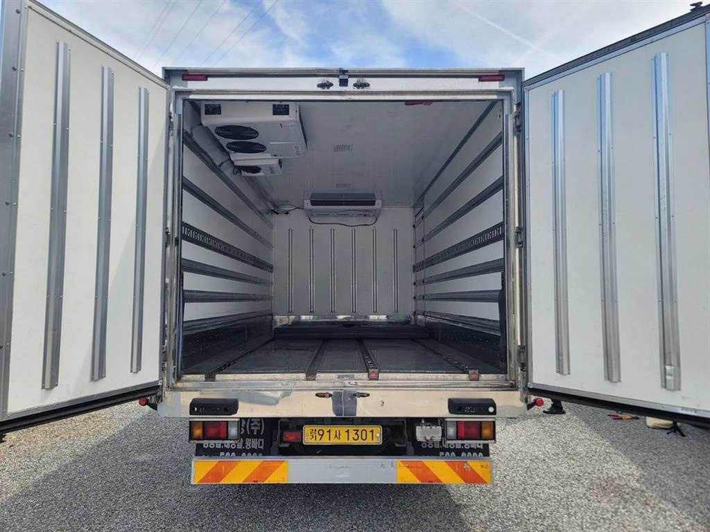 medium and large cargo truck - Vista 10