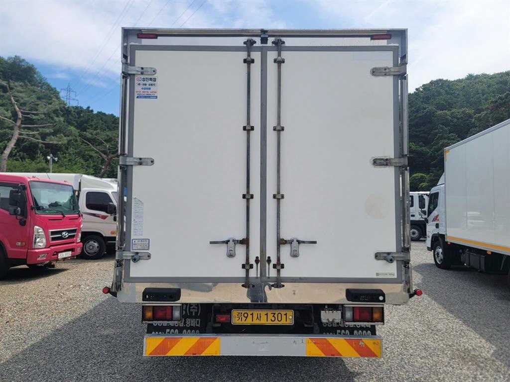 medium and large cargo truck - Vista 7