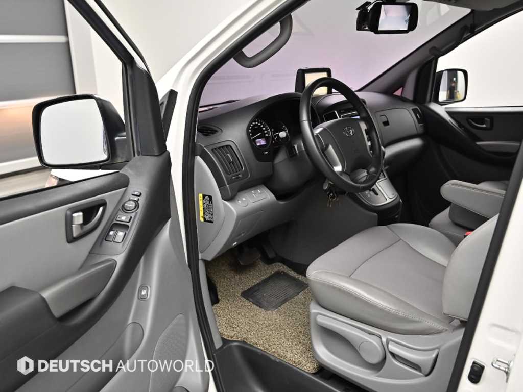 HYUNDAI Starex - Vista 11