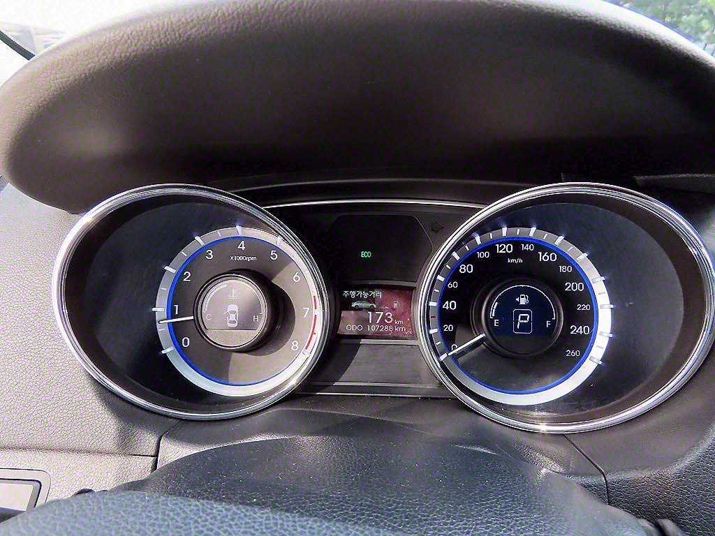 HYUNDAI Sonata - Vista 9