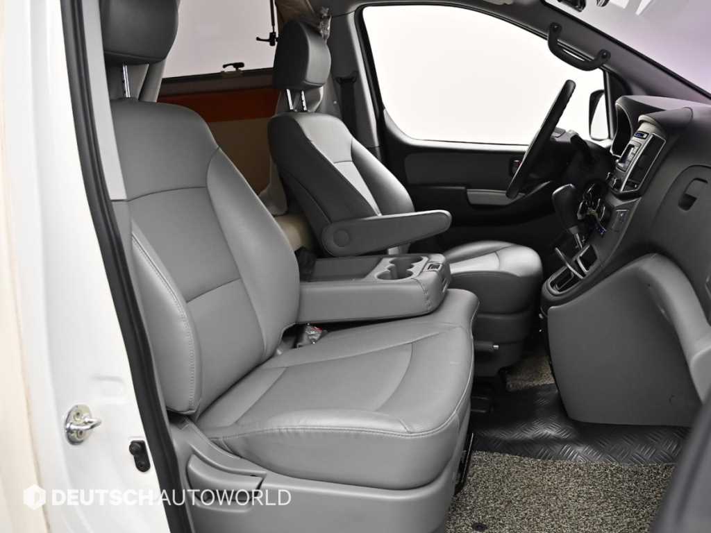 HYUNDAI Starex - Vista 10