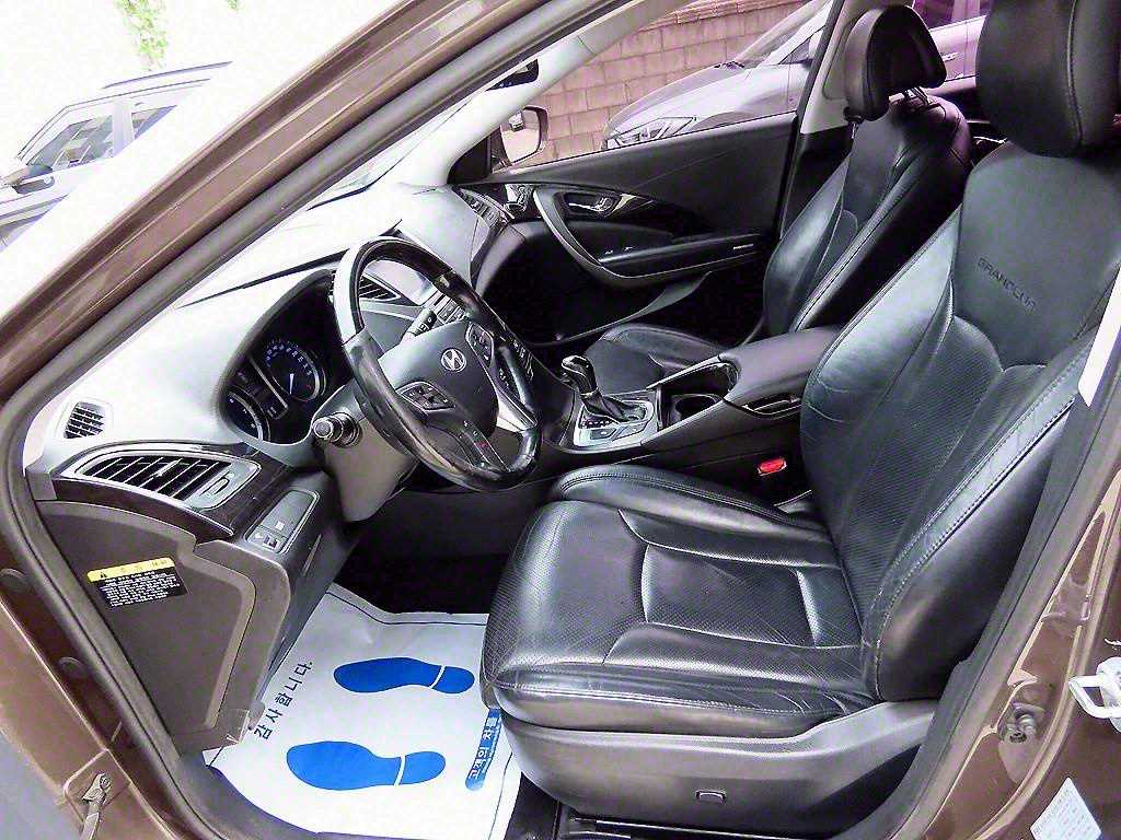 HYUNDAI Grandeur - Vista 5