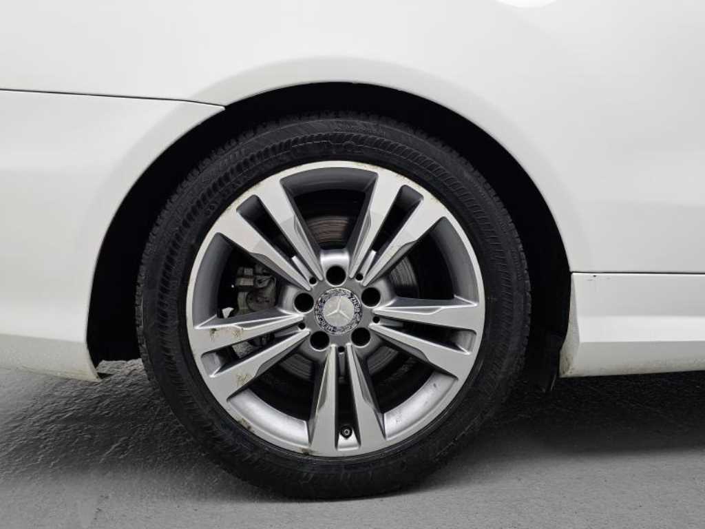 Mercedes Benz E class - Vista 5