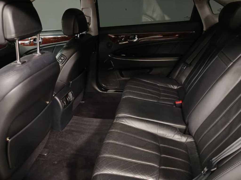 HYUNDAI Equus - Vista 8