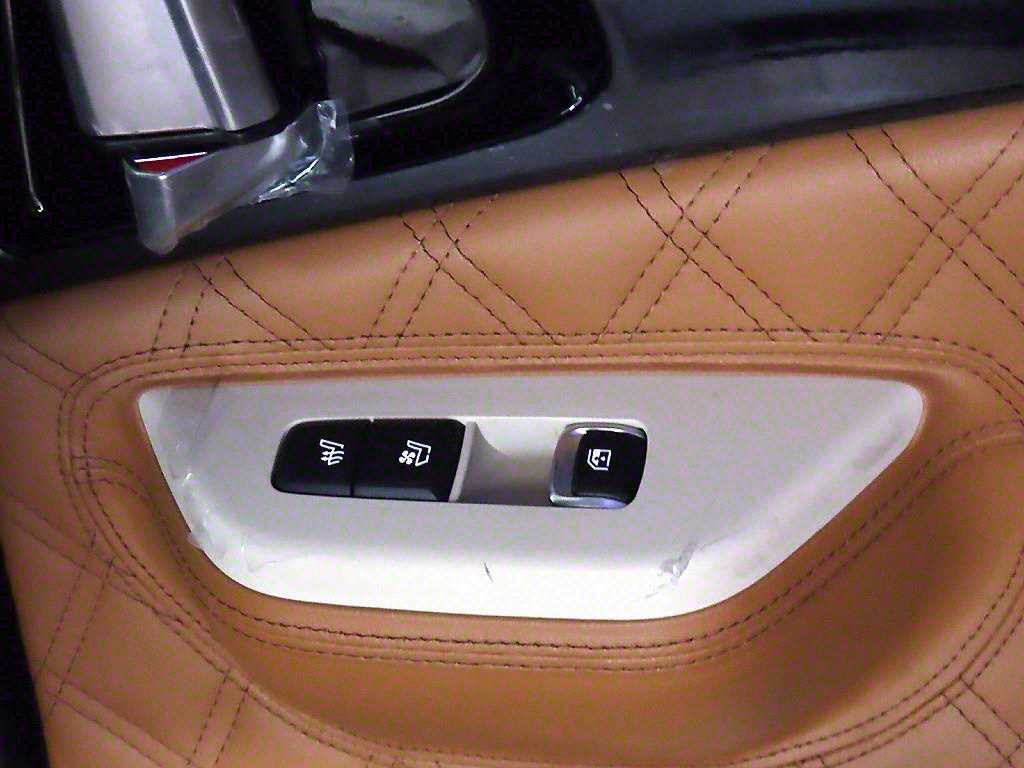 KIA Carnival - Vista 12