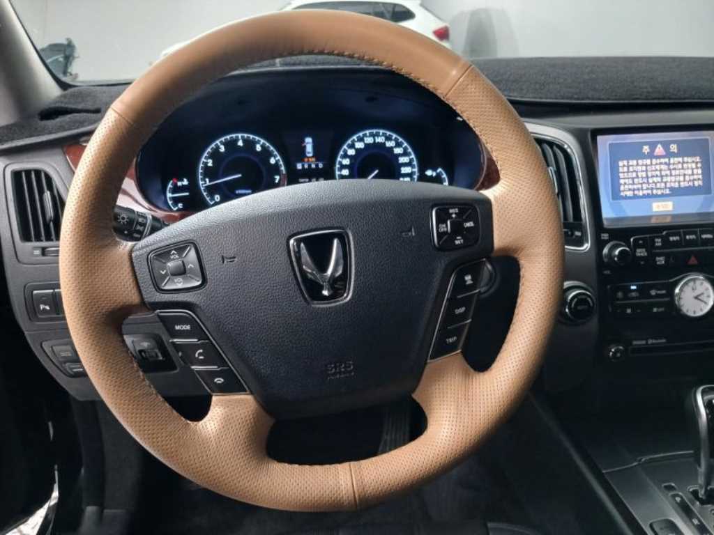 HYUNDAI Equus - Vista 11