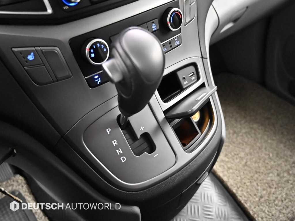 HYUNDAI Starex - Vista 9