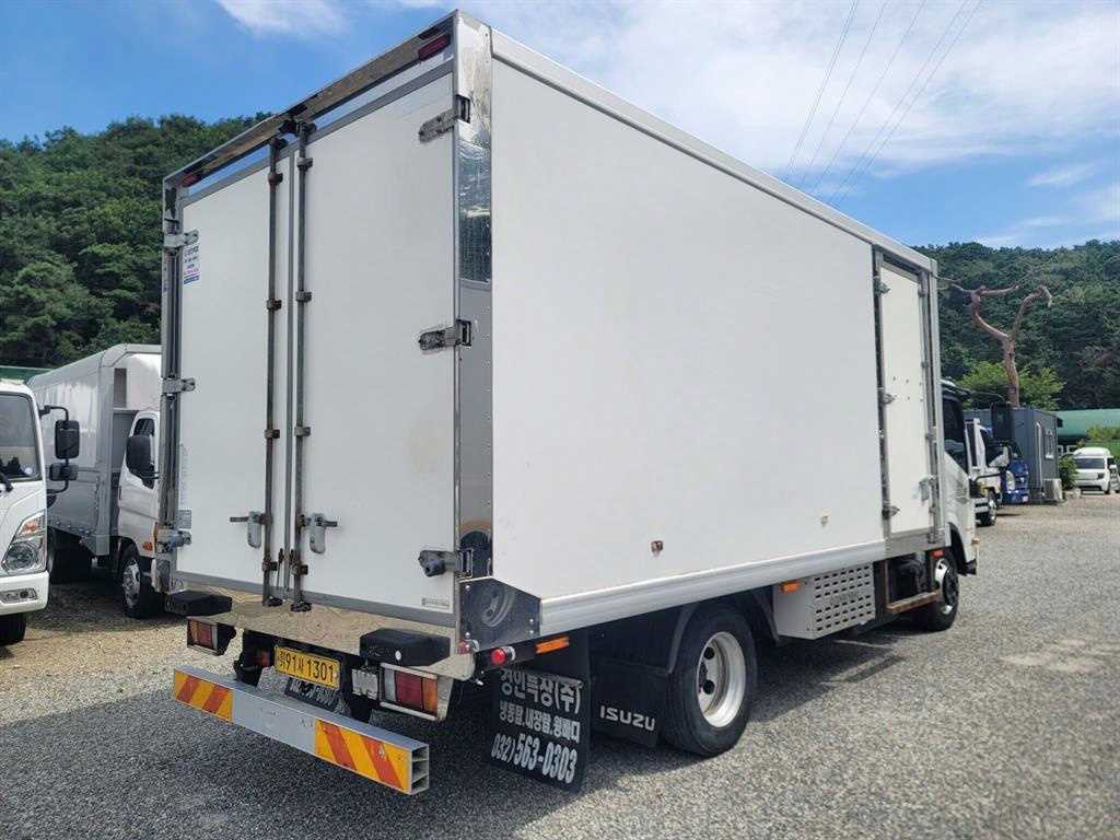 medium and large cargo truck - Vista 6