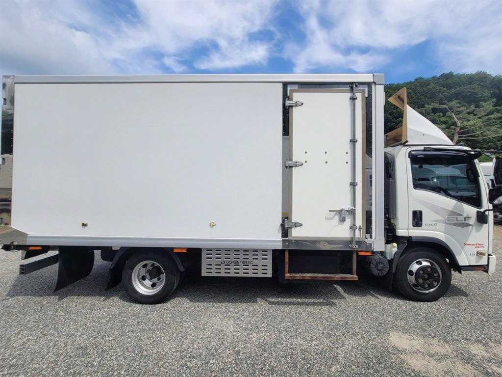 medium and large cargo truck - Vista 5