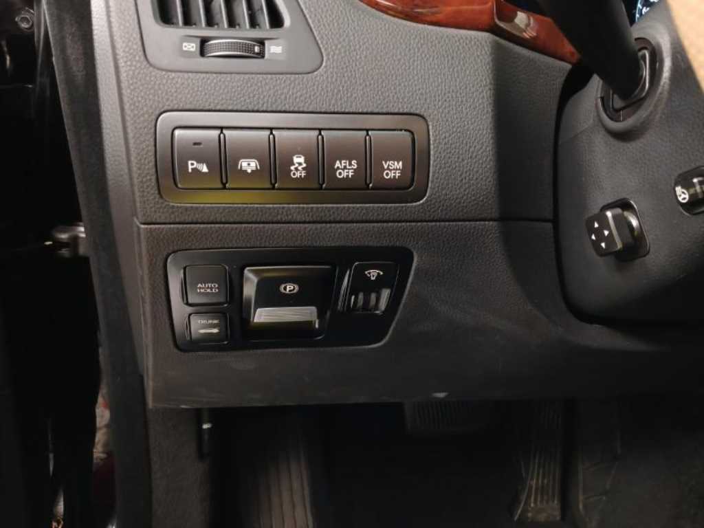 HYUNDAI Equus - Vista 12