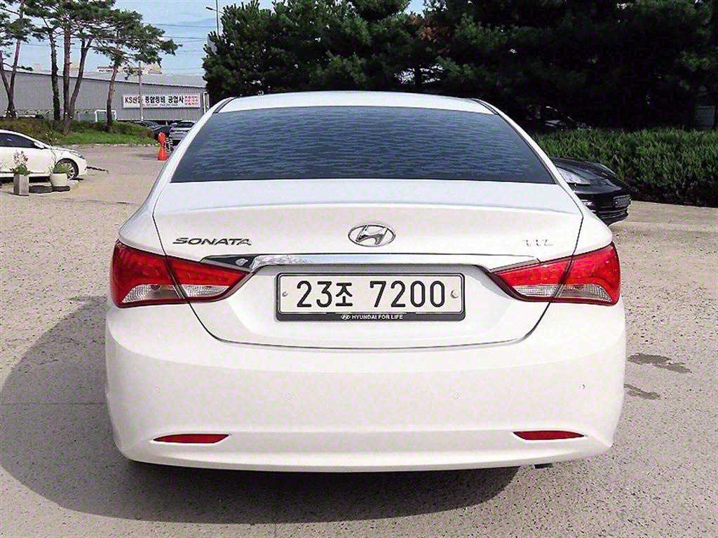 HYUNDAI Sonata - Vista 4