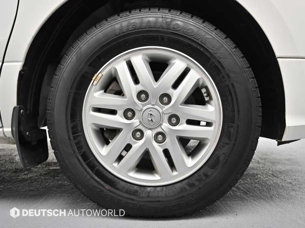 HYUNDAI Starex - Vista 5