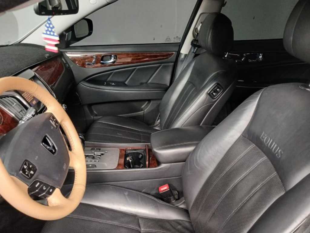 HYUNDAI Equus - Vista 7