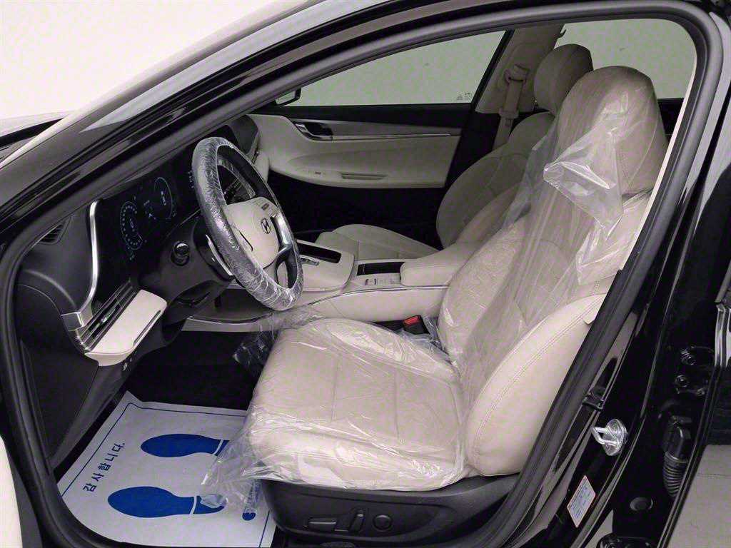 HYUNDAI Grandeur - Vista 11