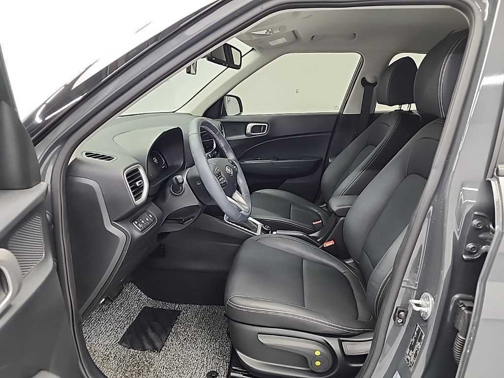 HYUNDAI Venue - Vista 11
