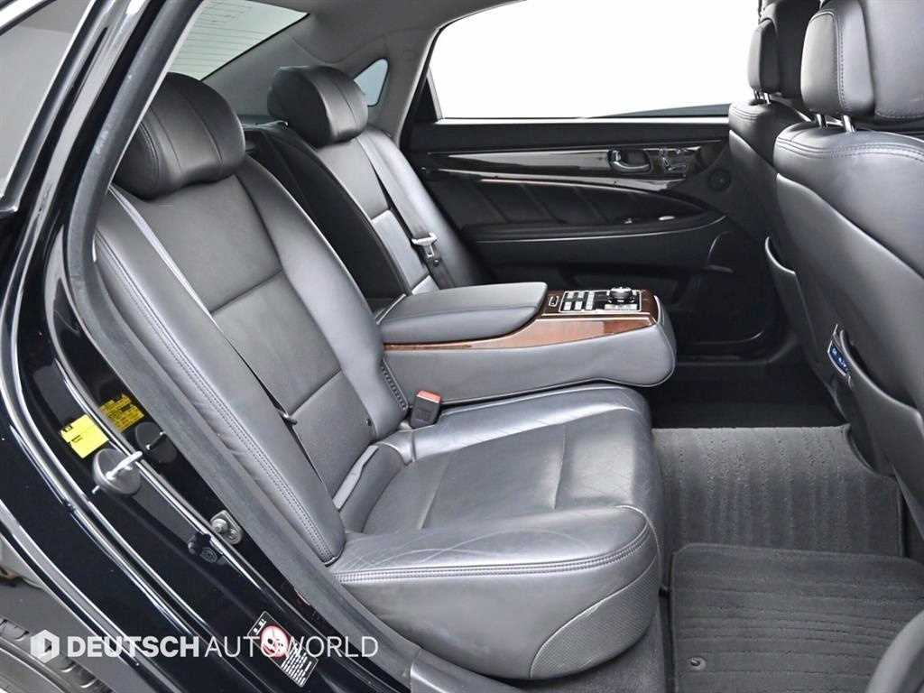 HYUNDAI Equus - Vista 12