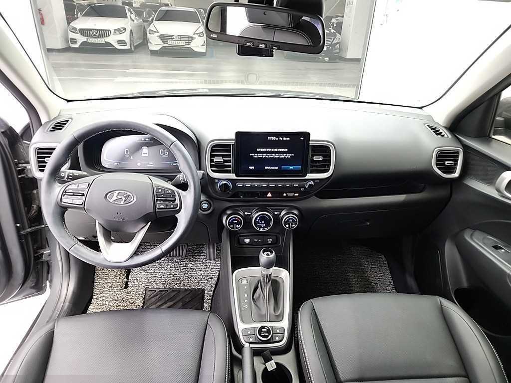 HYUNDAI Venue - Vista 7