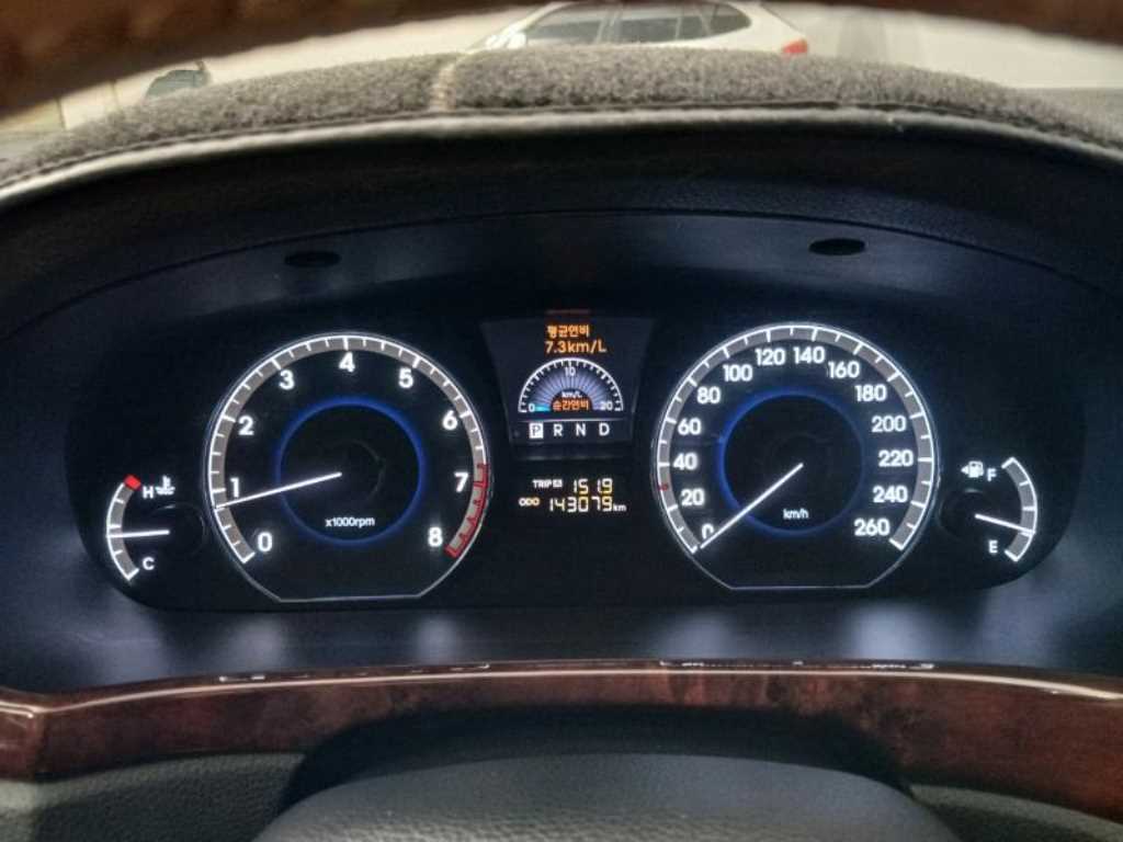 HYUNDAI Equus - Vista 10