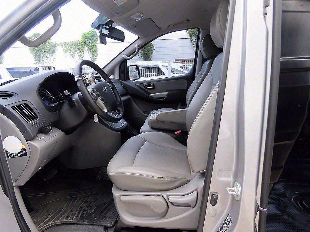 HYUNDAI Starex - Vista 5