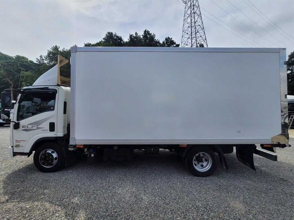 medium and large cargo truck - Vista 9