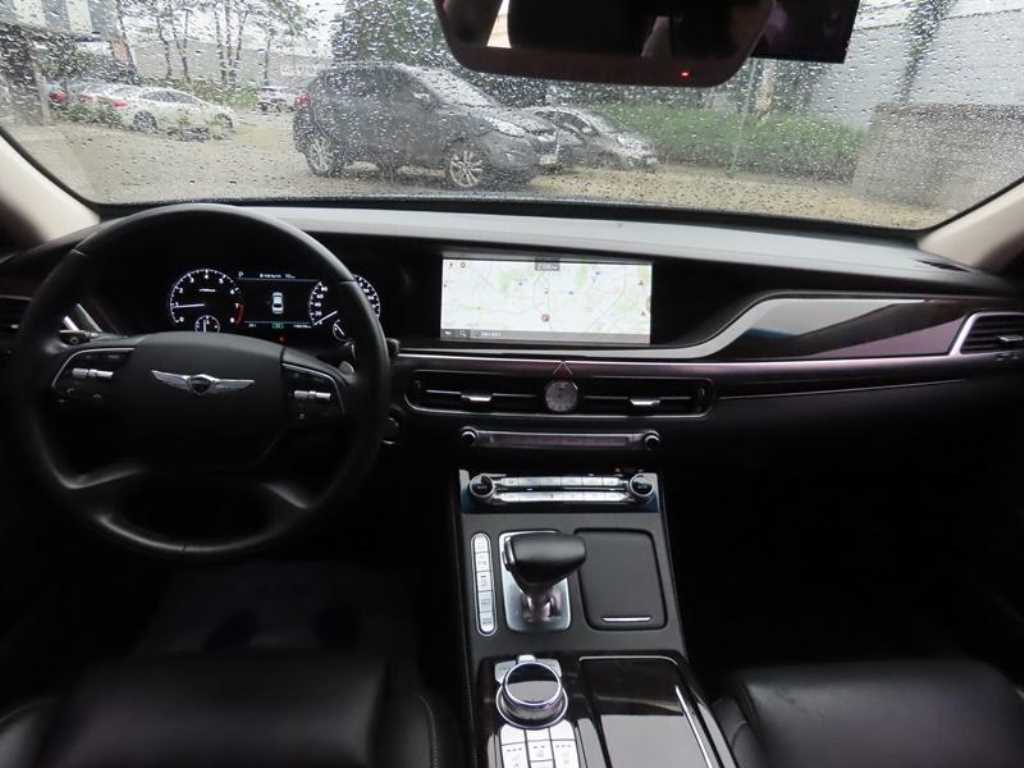 Genesis G90 - Vista 10