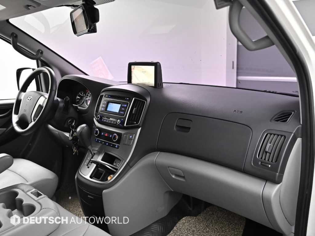 HYUNDAI Starex - Vista 7