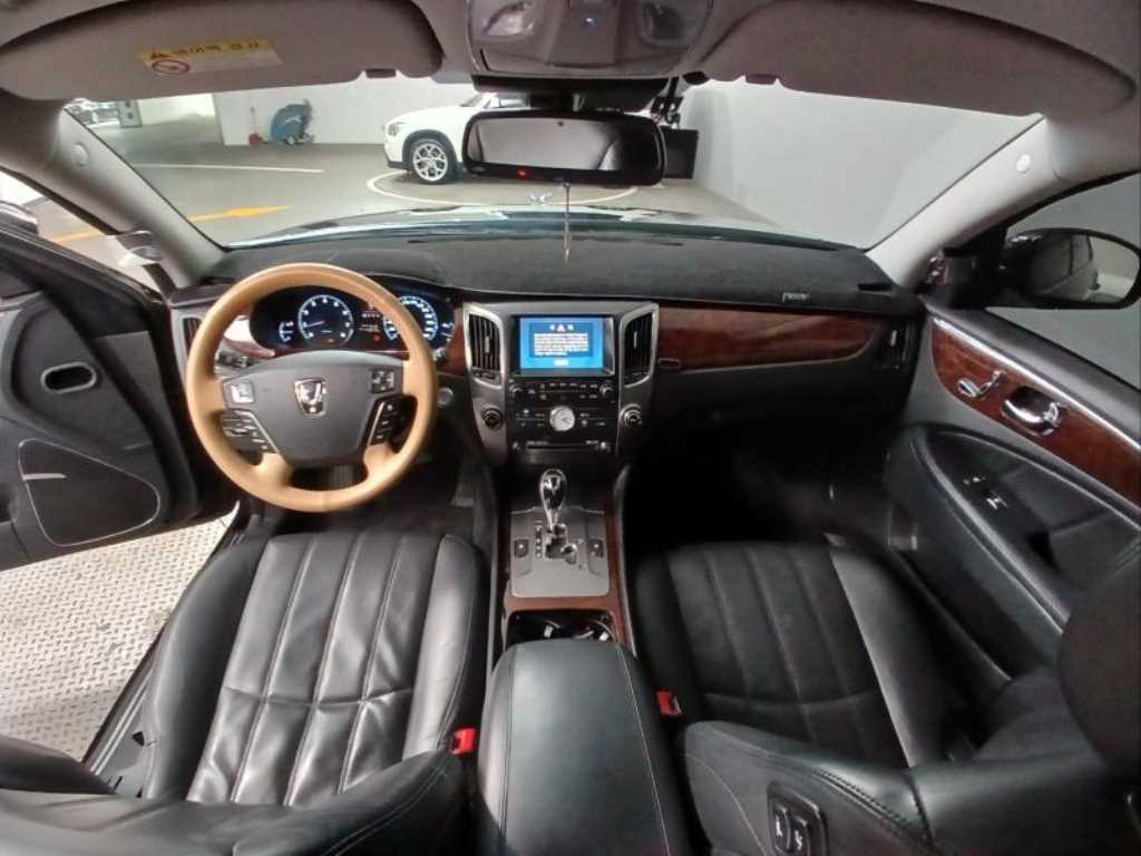 HYUNDAI Equus - Vista 6