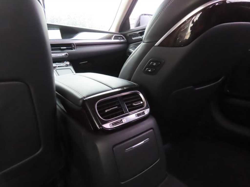 Genesis G90 - Vista 9