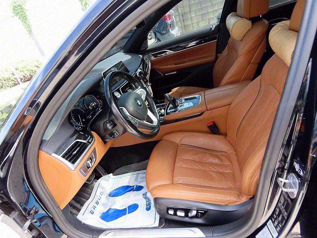 BMW 7 Series - Vista 5