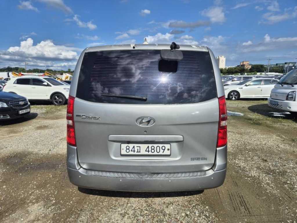 HYUNDAI Starex - Vista 4