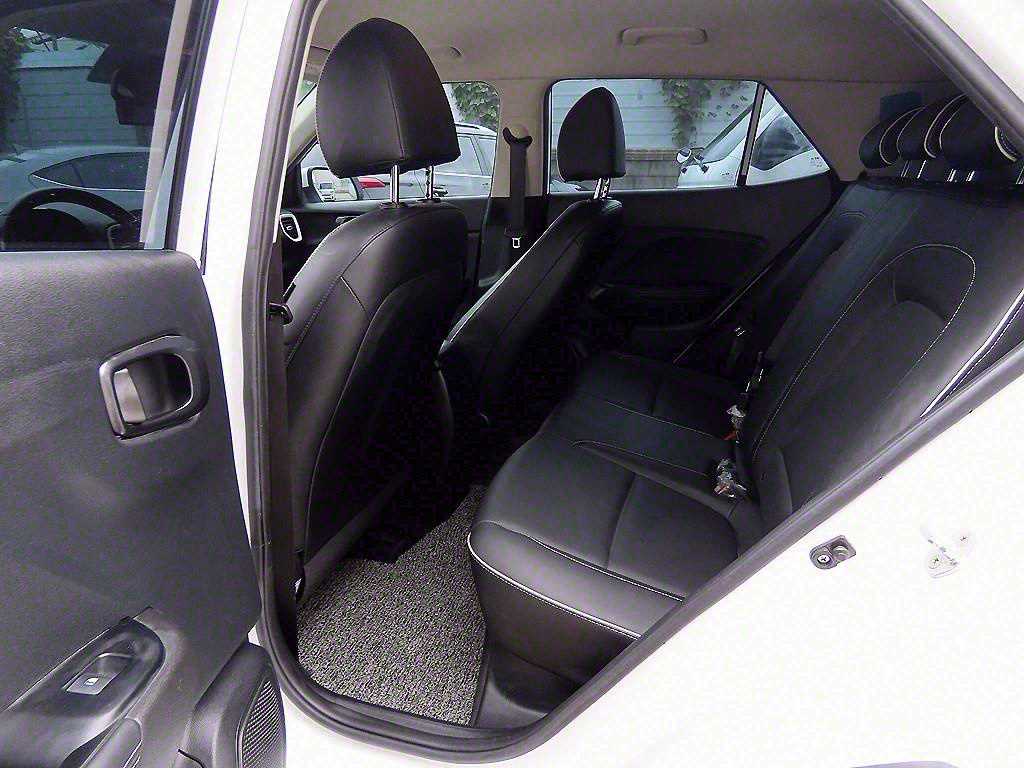 HYUNDAI Venue - Vista 6