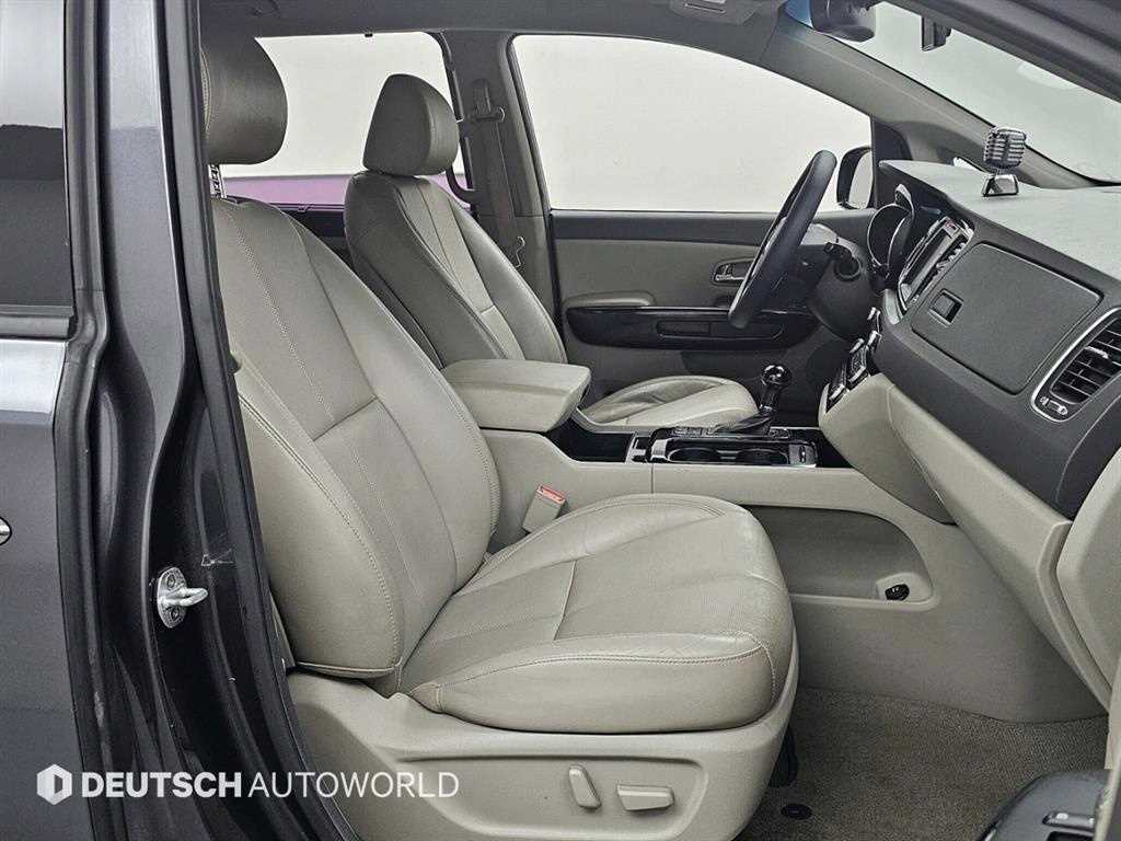 KIA Carnival - Vista 10