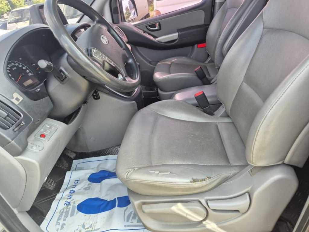 HYUNDAI Starex - Vista 7