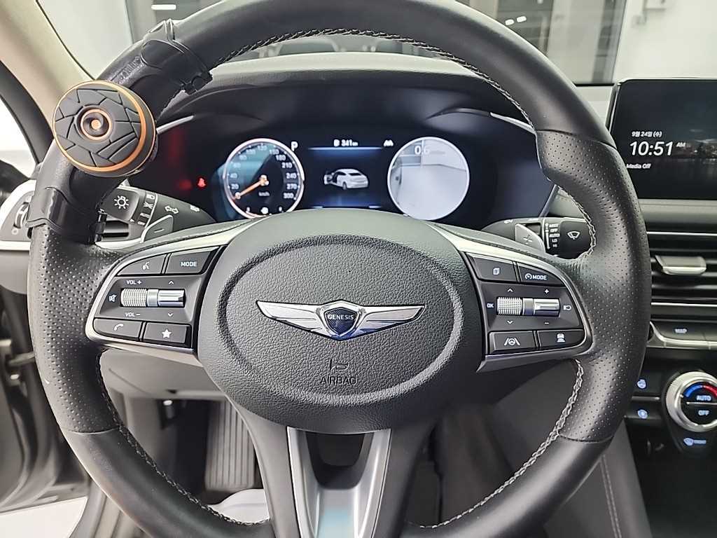 Genesis G70 - Vista 9