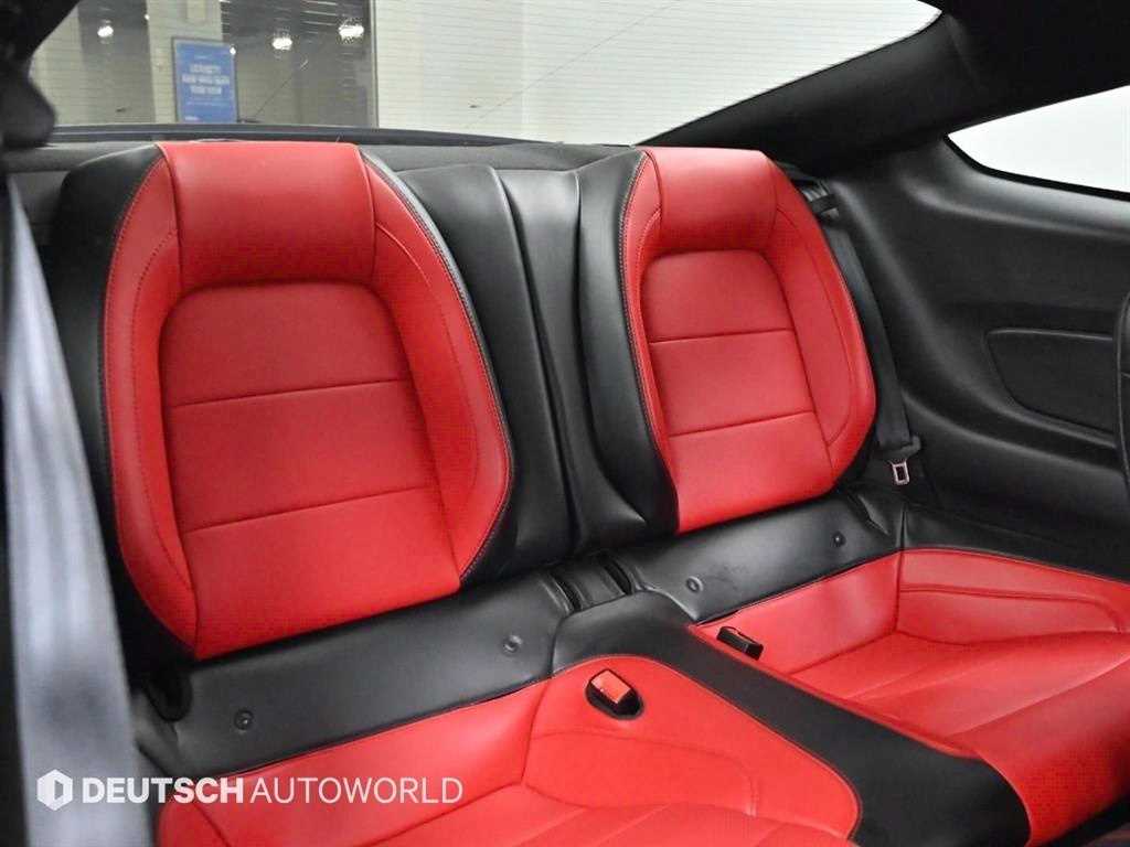 Ford Mustang - Vista 12