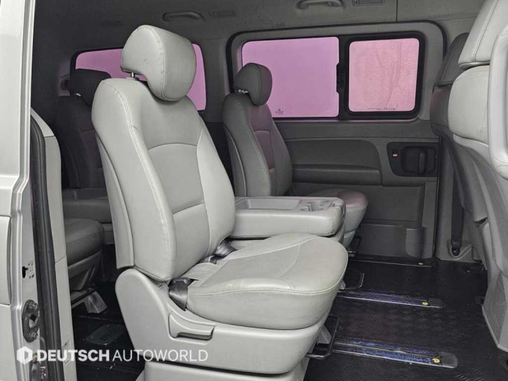 HYUNDAI Starex - Vista 12