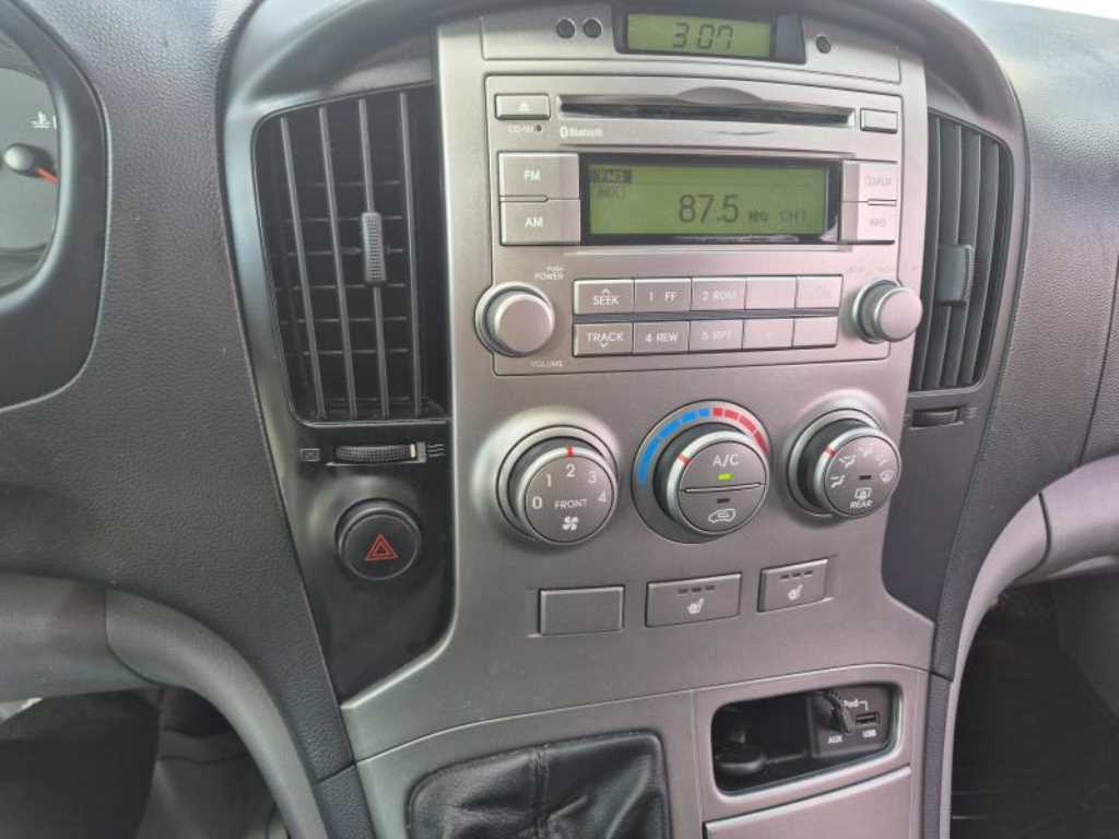 HYUNDAI Starex - Vista 12