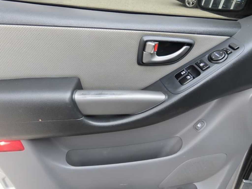 HYUNDAI Starex - Vista 7