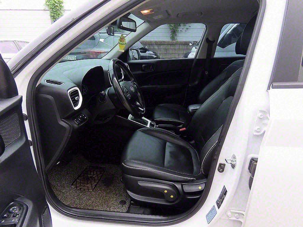 HYUNDAI Venue - Vista 5