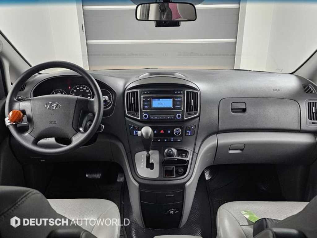 HYUNDAI Starex - Vista 7