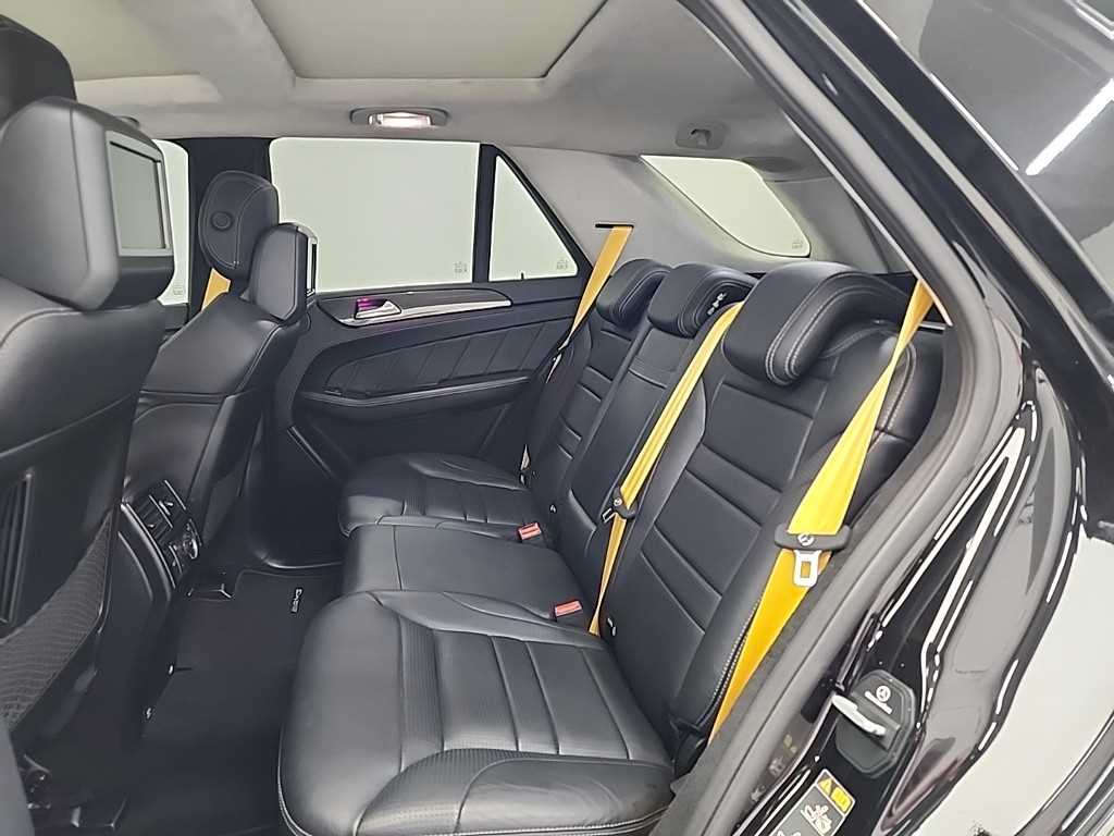 Mercedes Benz M Class - Vista 12