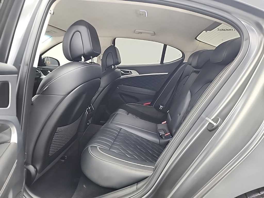 Genesis G70 - Vista 12