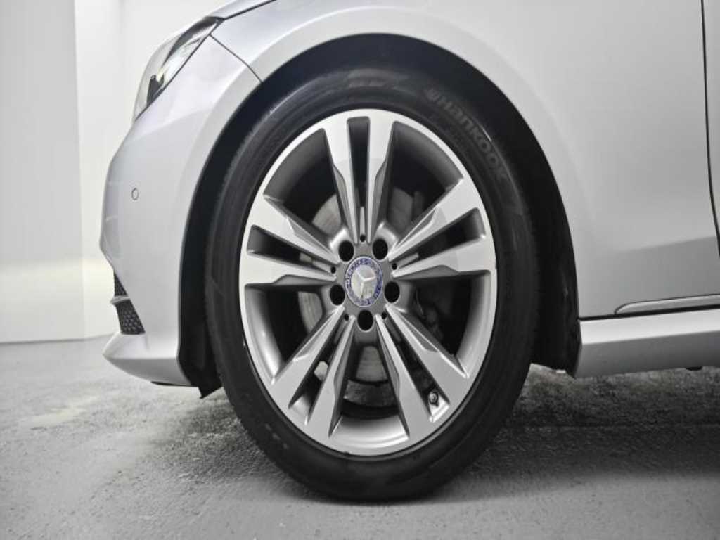 Mercedes Benz E class - Vista 5