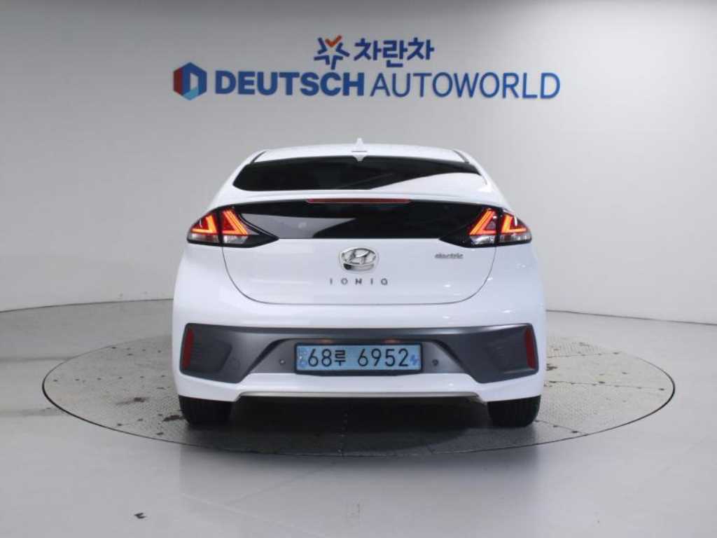 HYUNDAI Ioniq - Vista 4