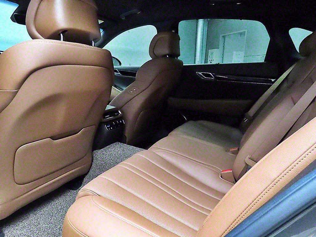 Genesis G80 - Vista 6