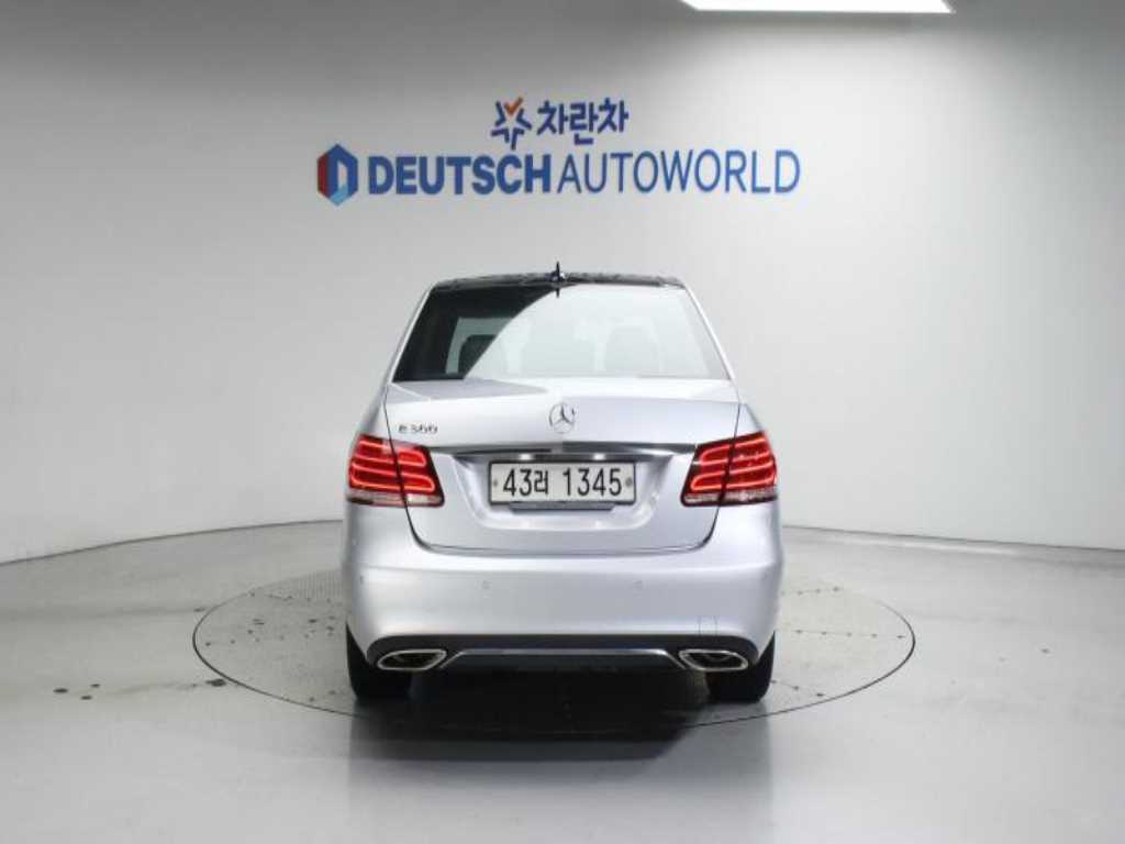 Mercedes Benz E class - Vista 4