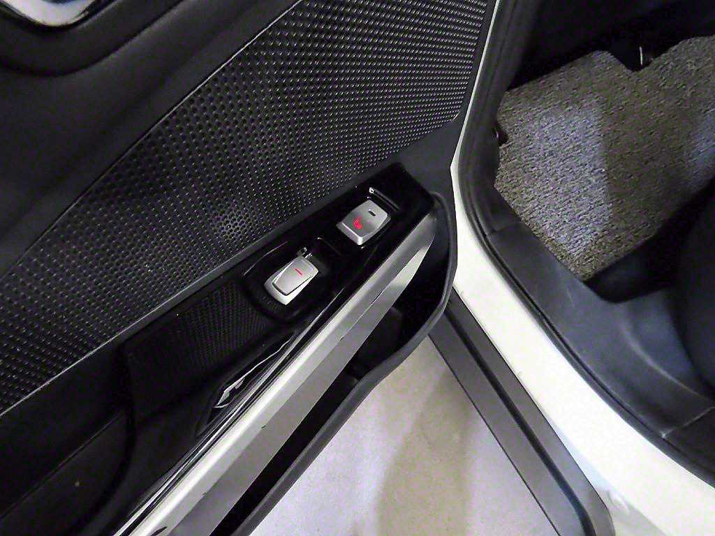 Ssangyong Tivoli 2016 Blanco - Importación desde Corea - HF Imports Iquique - Foto 16