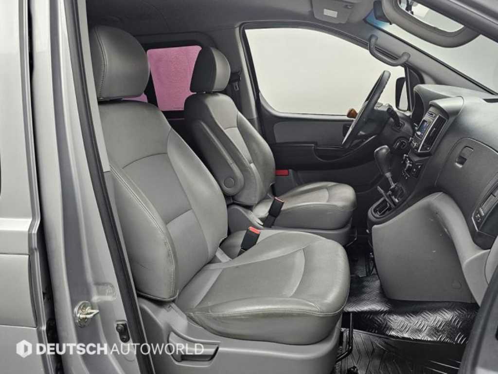 HYUNDAI Starex - Vista 10